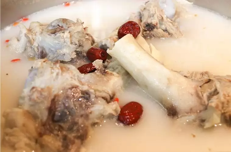 会理夜市的筒子骨煲汤:味蕾的盛宴插图1 会理夜市的筒子骨煲汤:味蕾的盛宴插图1