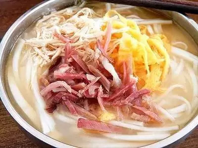 会理鸡火丝饵块：川滇美食的璀璨交融插图1