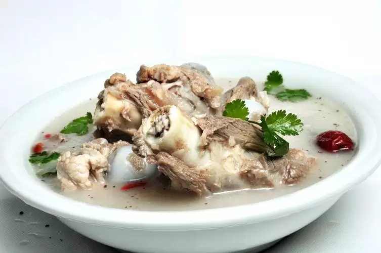 会理夜市的筒子骨煲汤:味蕾的盛宴插图2 会理夜市的筒子骨煲汤:味蕾的盛宴插图2