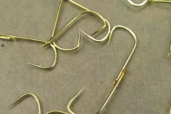 冬钓鲫鱼用袖钩还是溪流钩(冬钓鲫鱼选袖钩还是溪流钩)插图1