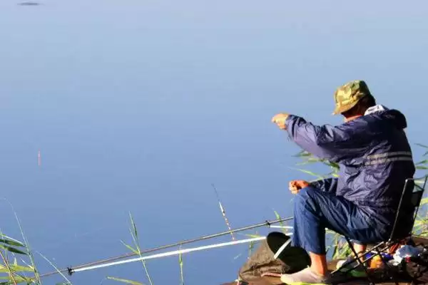 6月份钓鱼钓浅还是钓深(6月份在不同水域钓鱼选择钓浅还是钓深呢)插图3