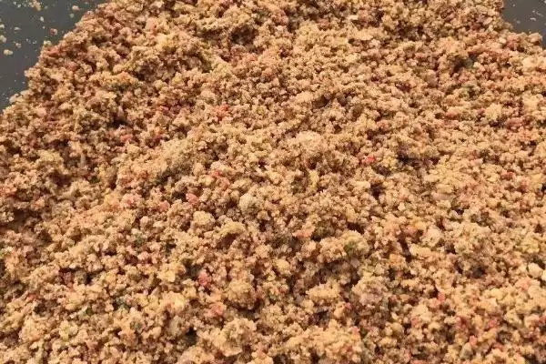 草鱼喜欢吃什么饵料(草鱼偏好的饵料种类有哪些呢)插图2