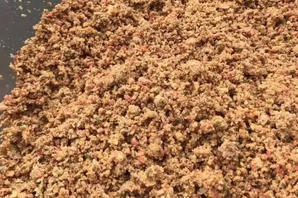 白条鱼吃蚯蚓，还有啥常见饵料和习性特点插图2