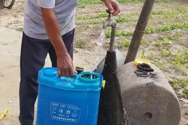 甲维虫螨腈一瓶可以兑多少水 ，甲维虫螨腈兑水量咋根据药剂规格定？插图3