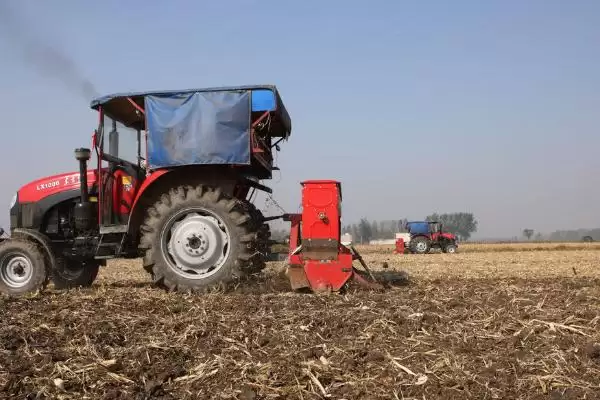 秸秆还田机械作业要点 ，秸秆还田采用棱型和套耕路线有啥好处？插图3