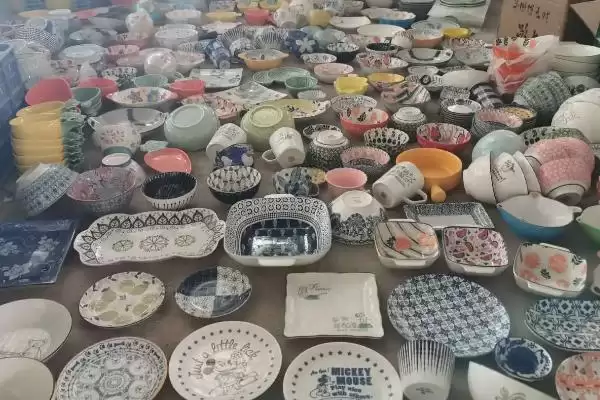赚钱摆地摊项目揭秘，玩具、服装等热门项目解读插图2