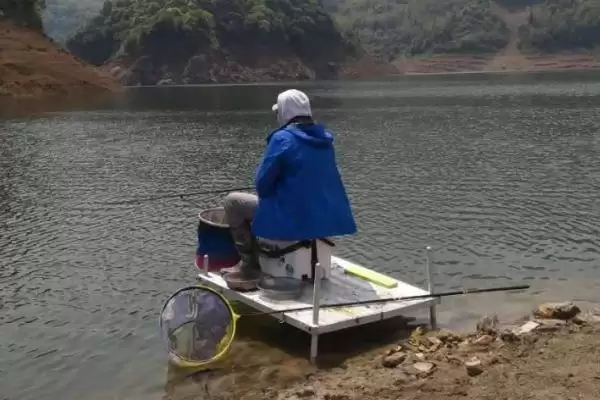 台钓鲢鳙鱼有什么方法？选溶氧量高水域作钓点插图3