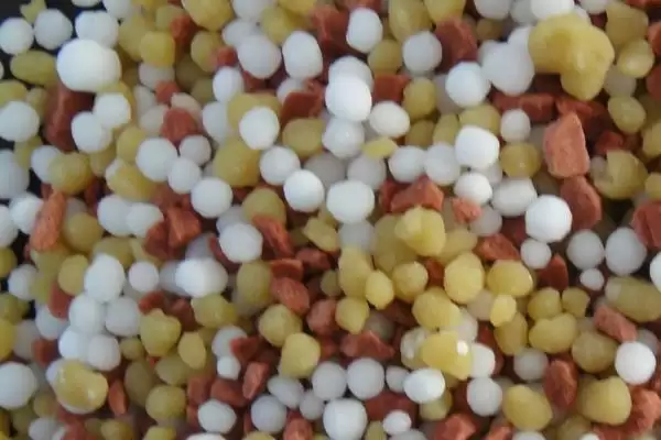 小龙虾怎么养殖(小龙虾养殖需清塘消毒、培育浮游生物后放虾苗)？插图4