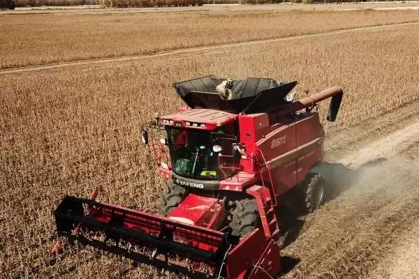 收割机单日作业量介绍(收割机一天能收亩数由地形及作物决定)?插图1 收割机单日作业量介绍(收割机一天能收亩数由地形及作物决定)?插图1