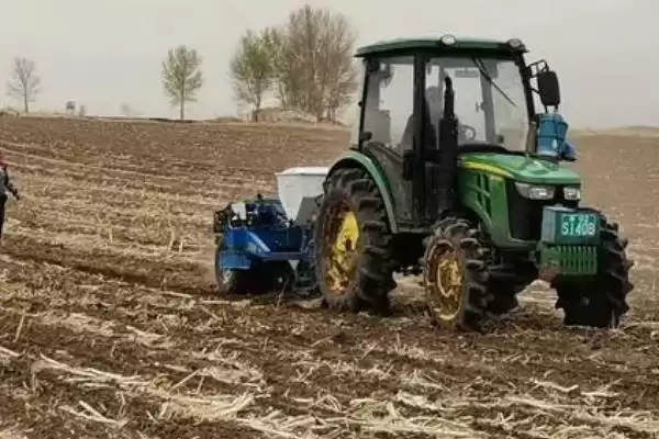 农作物播种出苗期防地下害虫方法(农作物播种出苗期防地下害虫可轮作倒茬)?插图1 农作物播种出苗期防地下害虫方法(农作物播种出苗期防地下害虫可轮作倒茬)?插图1