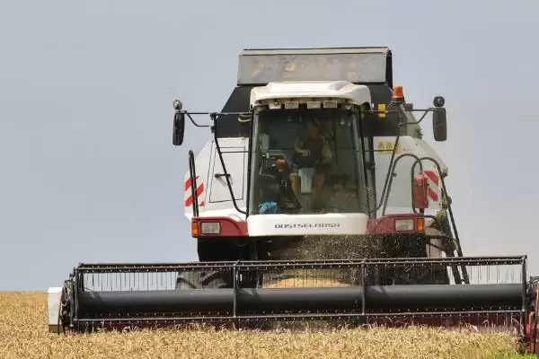 小麦收割机使用后保管方法及十点注意(小麦收割机用后咋保管及注意点)？插图3