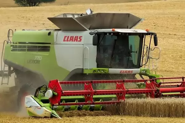 收割机单日作业量介绍(收割机一天能收亩数由地形及作物决定)?插图2 收割机单日作业量介绍(收割机一天能收亩数由地形及作物决定)?插图2