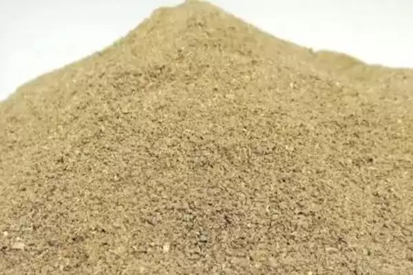 草鱼饲料利用合适原材料不同比例制作混合料(草鱼饲料配方制作有何要点)？插图1