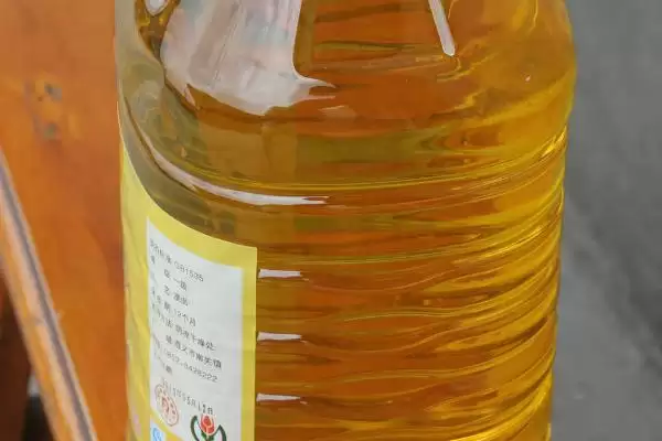 大豆油的4个等级是依据什么划分的？不同等级的大豆油在品质和用途上有何差异？插图1