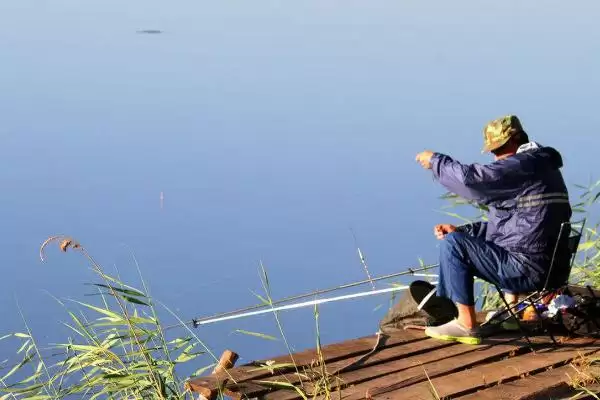 钓大鱼的钓层选择情况,钓大鱼要钓浮还是钓底如何选择插图3