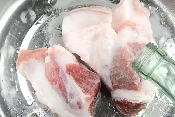 冰冻的肉怎样快速进行解冻呢,冰冻的肉怎样快速解冻插图1