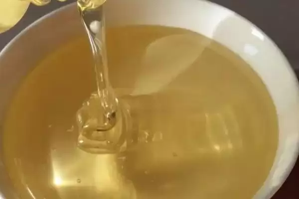 槐花蜜颜色问结晶后呈乳白色,槐花蜜是白色的吗，结晶后颜色如何？插图2
