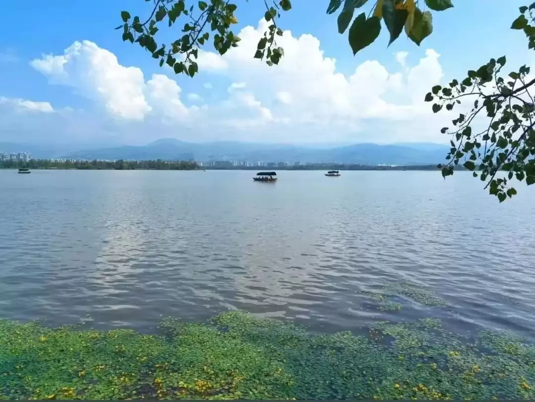 西昌:在邛海波光与泸山翠影间,邂逅一场诗意栖居插图4 西昌:在邛海波光与泸山翠影间,邂逅一场诗意栖居插图4