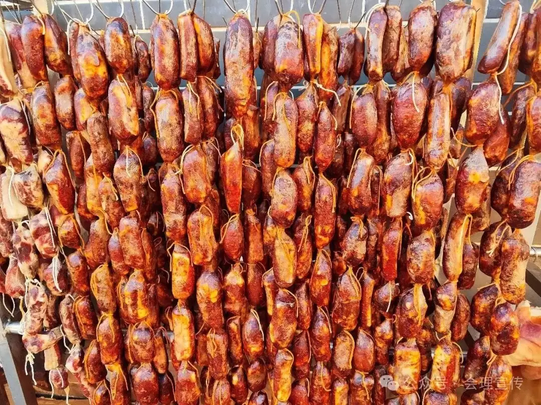 会理古城腊月就春意浓浓，手写春联、花香、腊味、年货市集如何交织出独特年味？插图4