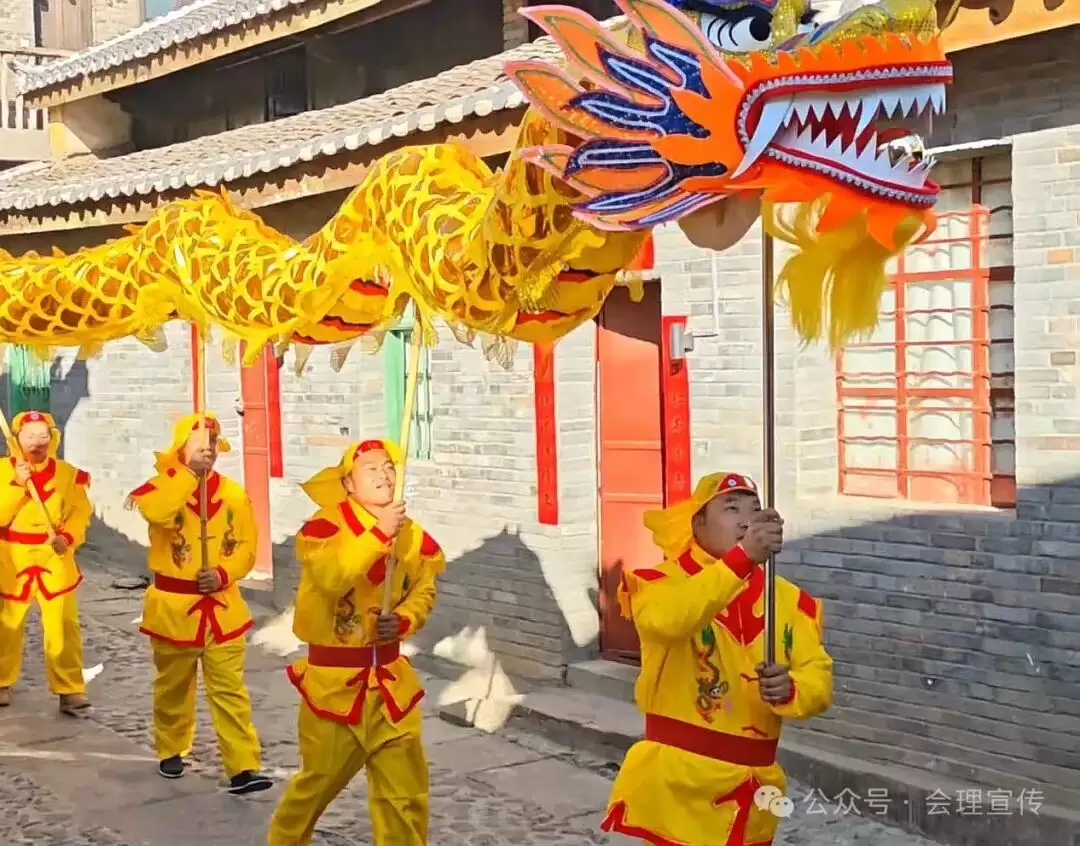 会理古城腊月就春意浓浓，手写春联、花香、腊味、年货市集如何交织出独特年味？插图8