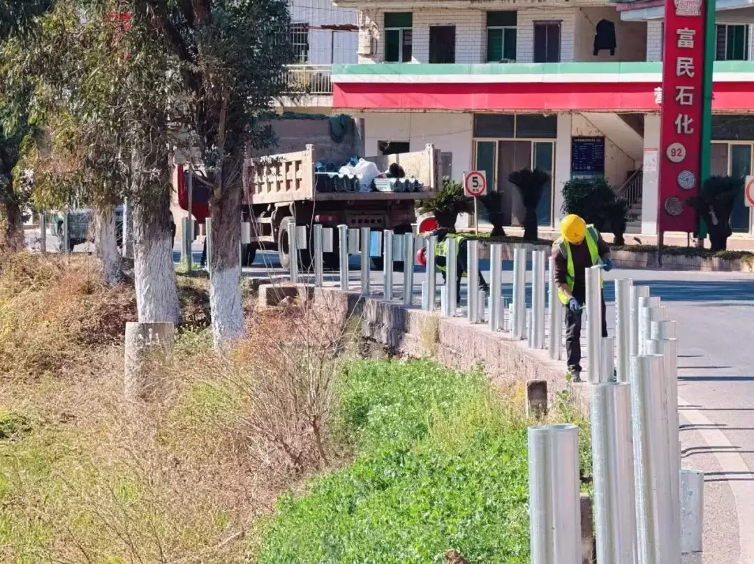 会东网：G353 线会东段护栏提质工程竣工 筑牢道路安全防护屏障-会东网