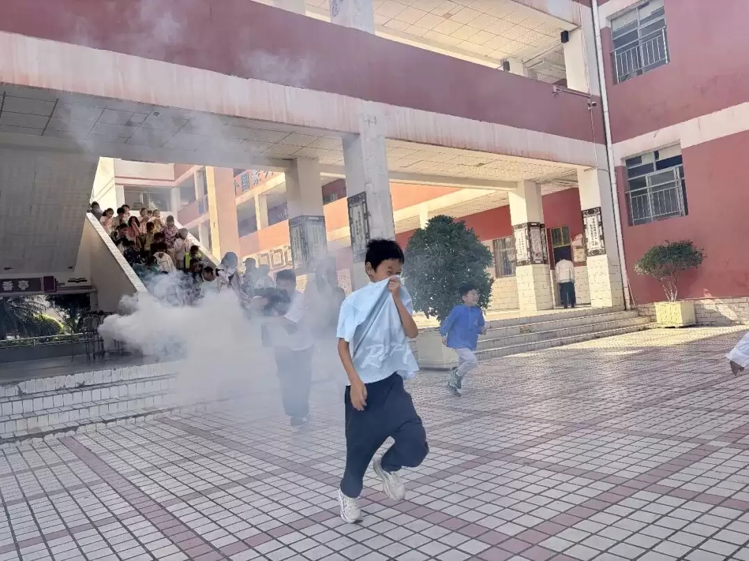 图片[2]-川滇明珠资讯：县第三小学联合县消防救援局 沉浸式开展校园消防应急演练-会东网