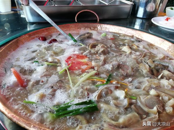 探访堵格牲畜交易市场凉山会东黑山羊备受青睐插图2
