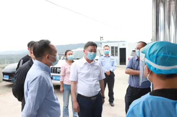 会东门户网|环江红暗访鲹鱼河镇、姜州镇等疫情防控卡点
