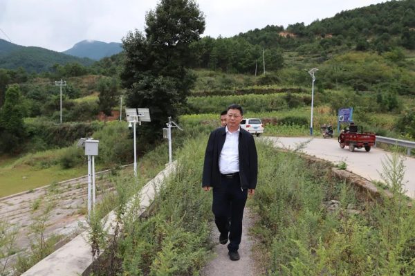 会东门户网|会东书记环江红暗访督导农村环境整治