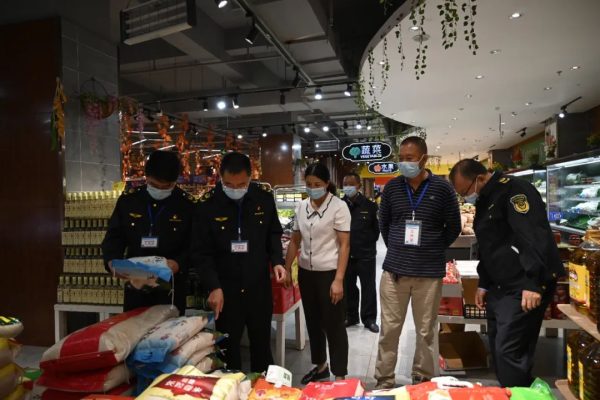 会东疫情防控，会东县市场监管局深入辖区对部分农贸市场插图2