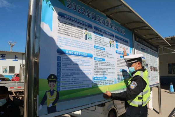 会东县公安局交警大队，会东县公安局交警大队深入各街道社区插图