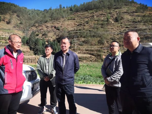 会东网，11月16日，杨祥福到满银沟镇督导土地整理旱改水项目-会东网