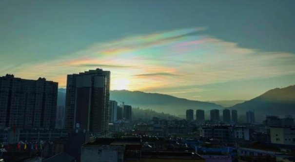 会东网，11月11日会东的网友拍摄到了罕见白云插图1