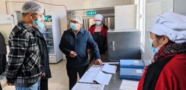 会东网，12月8日，李刚勇到松坪镇、松坪镇新山小学食堂督导检查食品安全工作-会东网