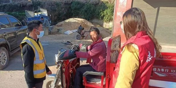 会东网报道，12月6日，铁柳镇龙树小学开展劝导主题活动-会东网