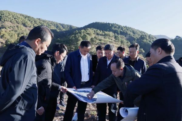 会东网报道，12月3日，刘志彬一行到会东县调研指导磷化工产业园选址工作-会东网