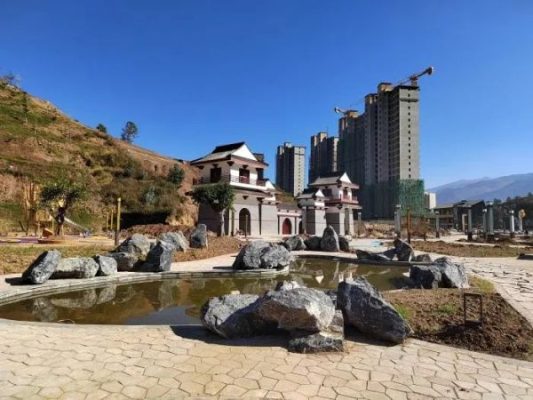 会东网报道，12月3日，老君滩乡组织辖区内沿江村社开展计划烧除工作-会东网