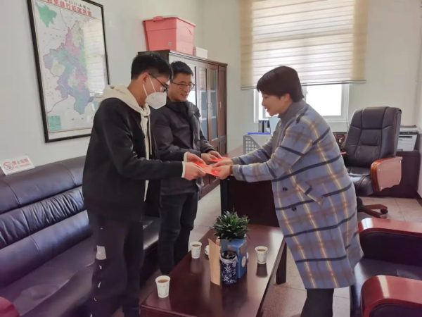 会东网，1月16日，陈晶到大崇镇、和文中学等地看望慰问移民群众-会东网