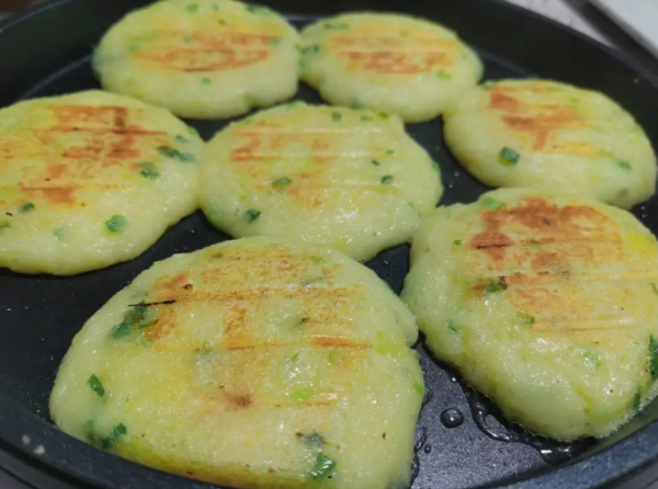 会东非遗洋芋粑粑（会东家喻户晓小吃洋芋粑粑）？插图1