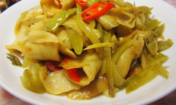 简单美味的家常菜：酸菜炒面肠和擂辣椒炒香干-会东网