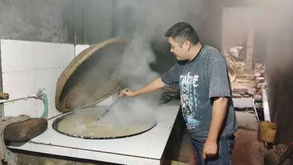 会东县鱼城街道老街社区：四代传承，香甜麻糖迎新年插图1