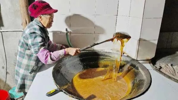 会东县鱼城街道老街社区：四代传承，香甜麻糖迎新年插图