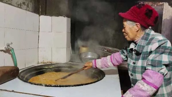 会东县鱼城街道老街社区：四代传承，香甜麻糖迎新年插图2