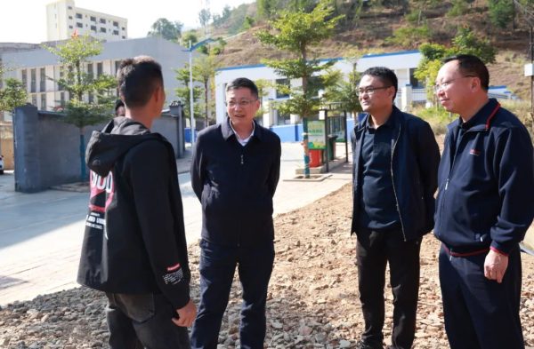 环江红调研水电移民后扶发展工作插图1