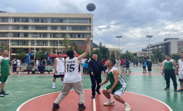 会东和文中学教职工运动会篮球比赛开幕插图1