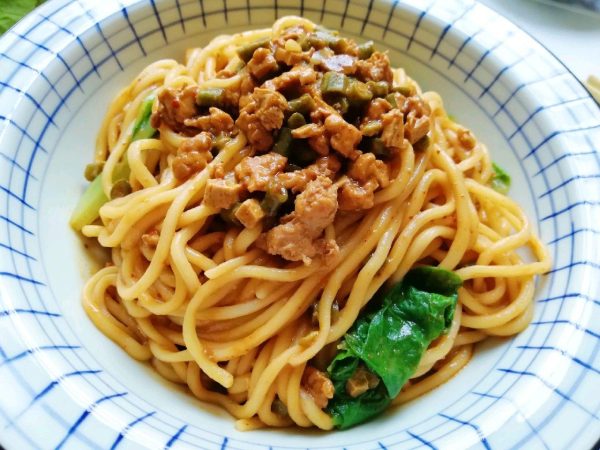 豆角炒肉拌面的做法?木瓜肉片炒毛豆的做法？插图2