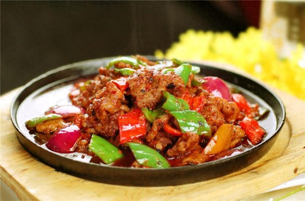 “铁板火锅肉片”、“凉拌菠菜泥”和“卤水乳鸽”的做法插图