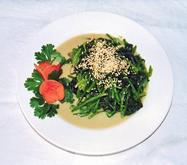 “铁板火锅肉片”、“凉拌菠菜泥”和“卤水乳鸽”的做法插图4