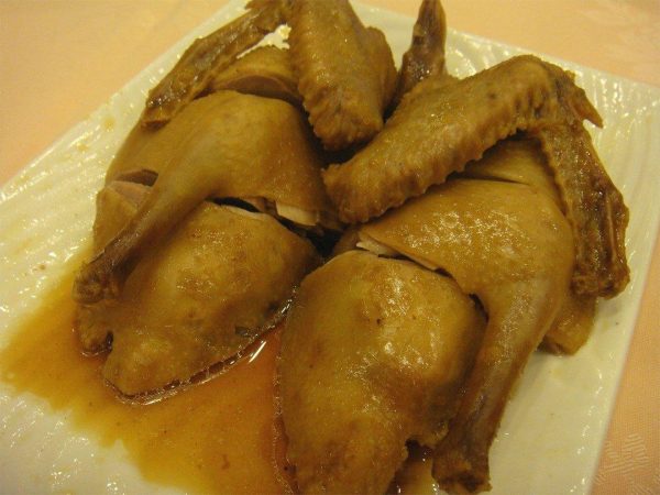 “铁板火锅肉片”、“凉拌菠菜泥”和“卤水乳鸽”的做法插图8