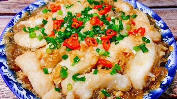 简单美味的香菇肉末炒酸菜和蒜泥蒸鱼肉制作教程插图6